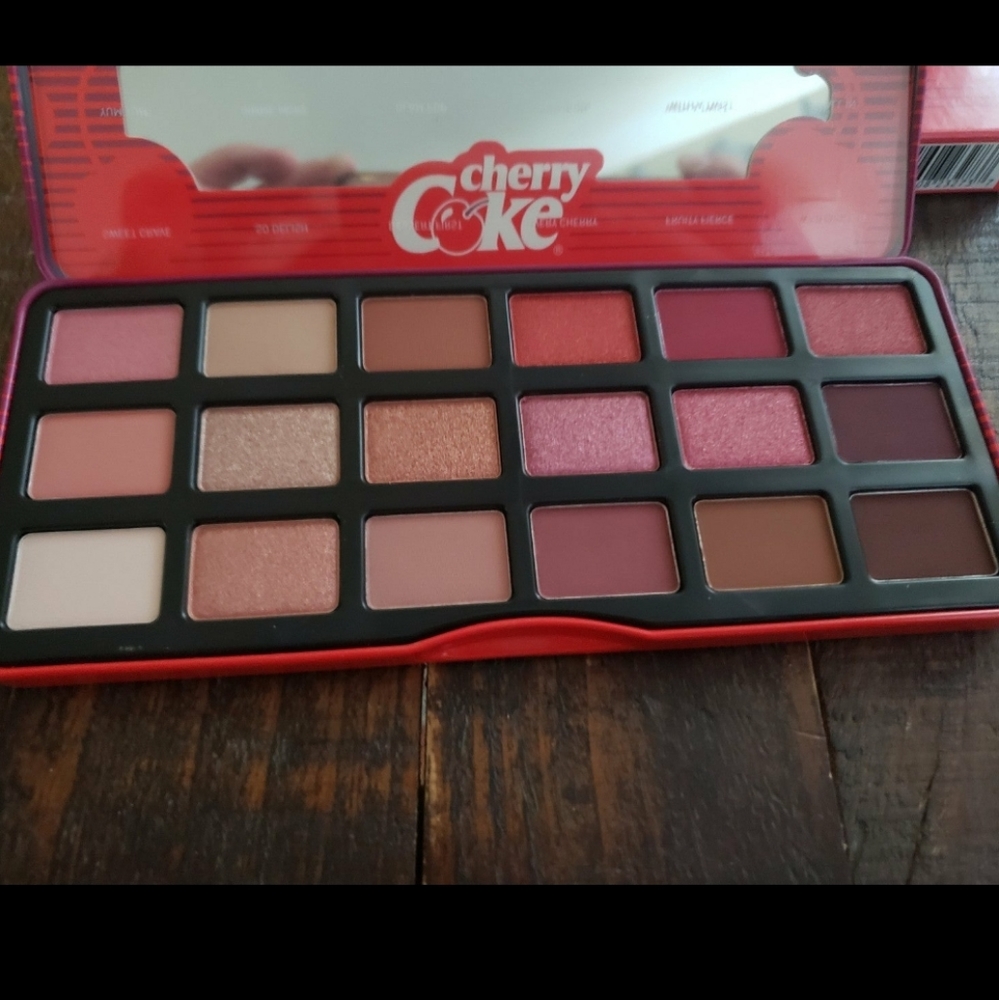 Morphe Cherry Coke Pallete  🍒